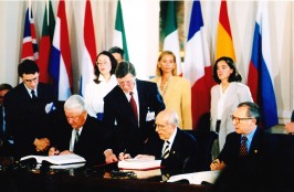 Signing ceremony of the Partnership and Cooperation Agreement between the Russian Federation, of the one part, and the European Communities and their Member States, of the other part. Kerkyra, 24 June 1994. © Permanent Mission of the Russian Federation to the European Union